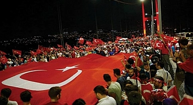 UNUTULMAYACAK FOTOĞRAFLARLA 15 TEMMUZ GECESİ.