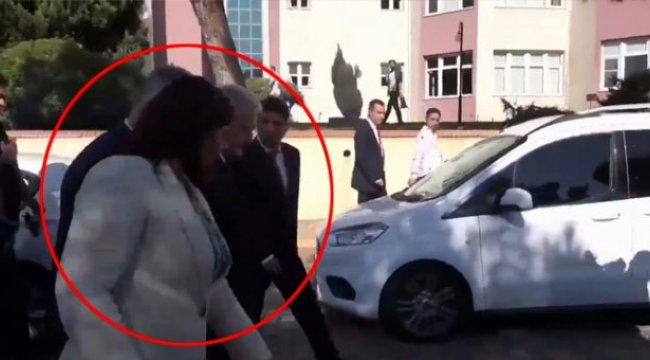 Özlem Çerçioğlu'nu ittiren AK Partili vekil, kendisini savundu: Omuz atmadım, kendileri yer verdi
