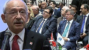 AK Parti'den ayrılan Ahmet Davutoğlu, Kılıçdaroğlu'nun konuşma yaptığı dernekte görüntülendi.
