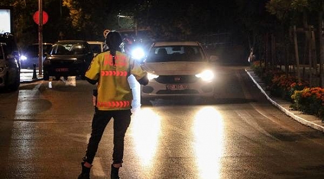 Antalya'da, 1500 polisin katılımıyla 'Huzur Akdeniz Uygulaması'.