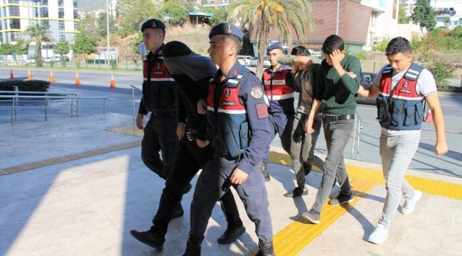 Bahçeden 30 bin lira değerinde avokado çalan şüpheliler tutuklandı