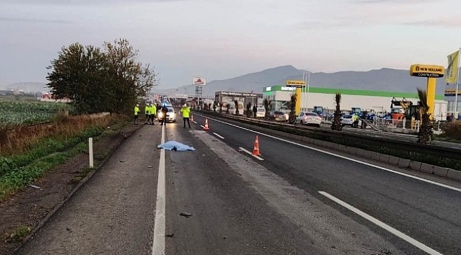 Bir araç çarptı, iki araç üzerinden geçti.