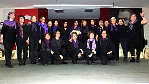 Burhaniyeli kadınlar, sahneledikleri oyunla 'şiddete hayır' dedi.