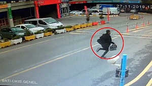 Çalıştığı firmaya ait 250 bin lirayı çaldı! Kapkaç anı saniye saniye kamerada.