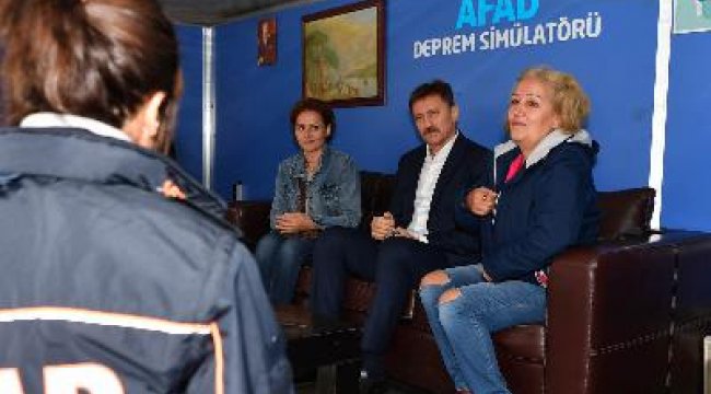 Deprem simülasyon tırında afet eğitimi verildi