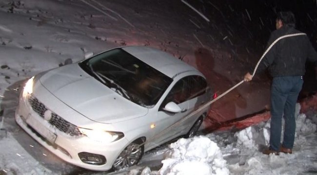 Erzincan’da ulaşıma kar ve tipi engeli