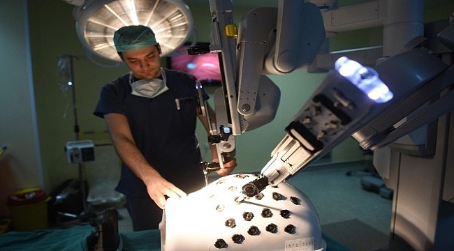 EÜ Tıp Fakültesi Hastanesi robotik cerrahide rekor sayıya ulaştı.