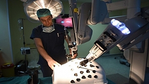 EÜ Tıp Fakültesi Hastanesi robotik cerrahide rekor sayıya ulaştı.