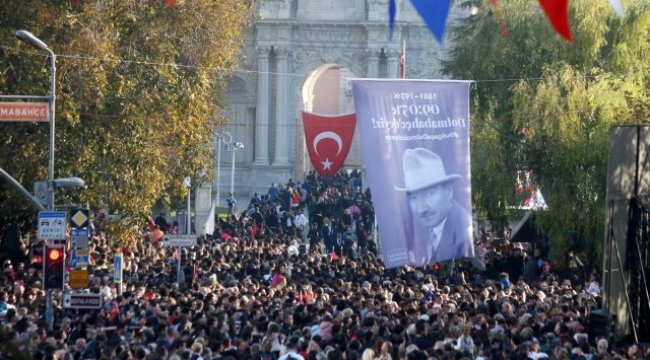 Gazi Mustafa Kemal Atatürk, 81'inci ölüm yıl dönümünde Dolmabahçe Sarayı'nda anıldı