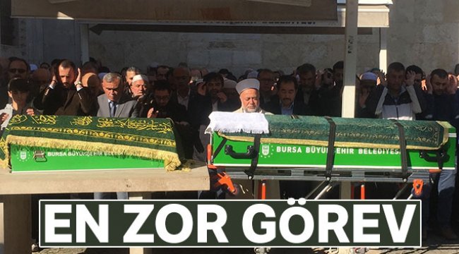 İmam, oğlunun ve torununun cenaze namazını kıldırırken göz yaşlarına hakim olamadı