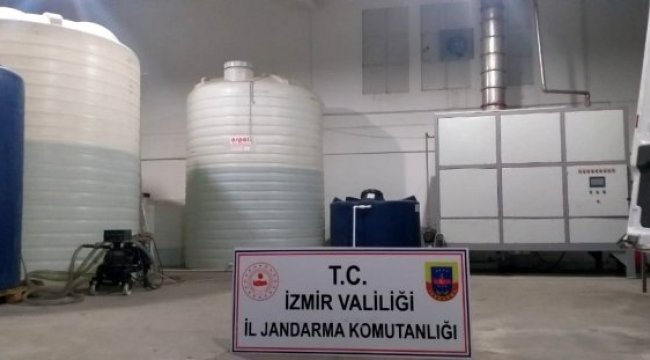 İzmir'de kaçak içki imal edilen depoya jandarmadan şok baskın