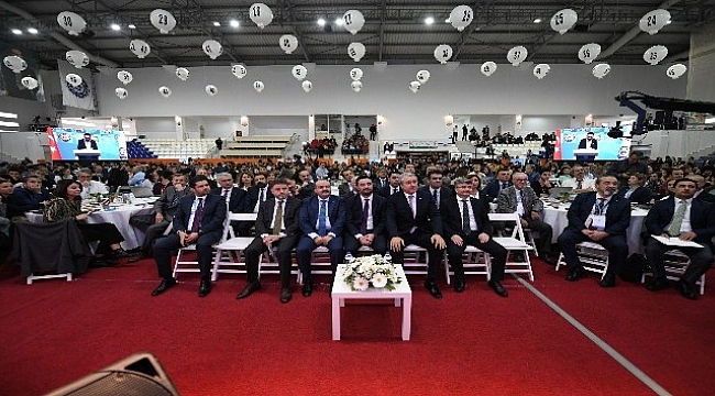 İzmir'de "Sağlıklı Yaşamın Geleceği Şurası" yoğun katılımla başladı.