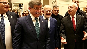 Kılıçdaroğlu, Davutoğlu'ndan övgüyle bahsetti, Davutoğlu alkışla karşılık verdi.