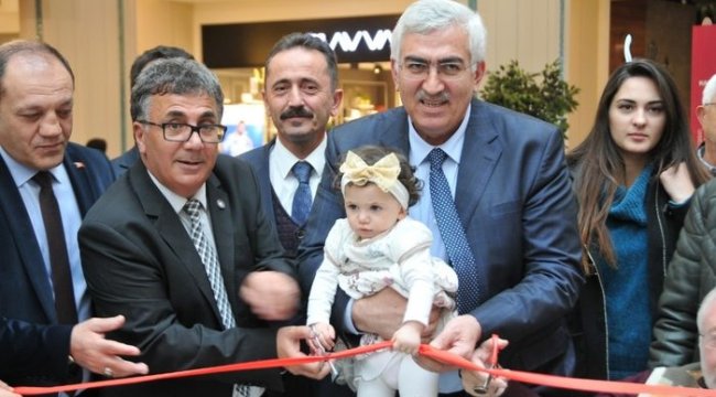 Kurdeleyi torunu kesti