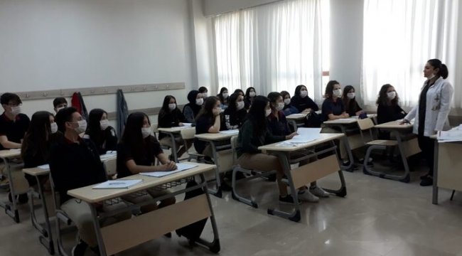 Lösemiye dikkat çekmek için derslere maske ile girdiler