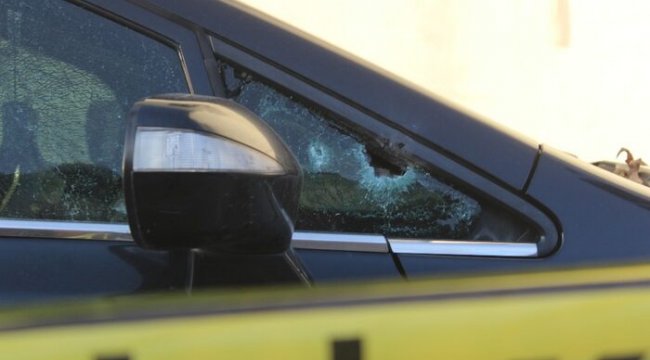 Otomobilinde silahlı saldırıya uğrayan şahıs, kendi imkanı ile hastaneye gitti