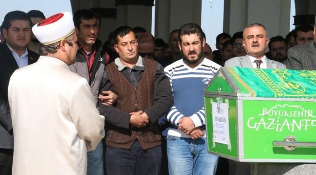 Sıkıştığı dev mikserde feci şekilde ölen gencin küçük kardeşi yürekleri dağladı