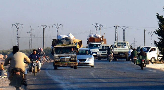 20 bin sivil daha Türkiye sınırı yakınına göç etti