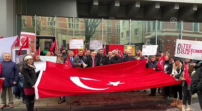 Almanya'da Atatürk'e yönelik yapılan çirkin yayın protesto edildi.