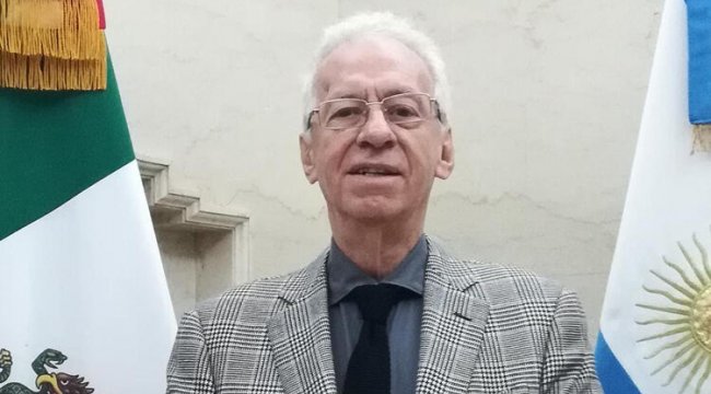 Arjantin&#039;de kitap çalmakla suçlanan Meksikalı büyükelçi geri çekildi