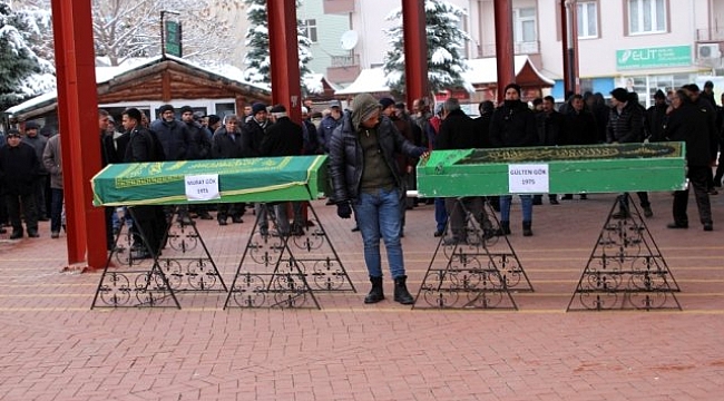 Asker ziyareti sonrası kazada hayatını kaybeden karı-koca, son yolculuklarına uğurlandı.