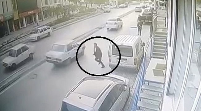 Bankadan çıkan adamın aracından çantayı böyle çaldı.