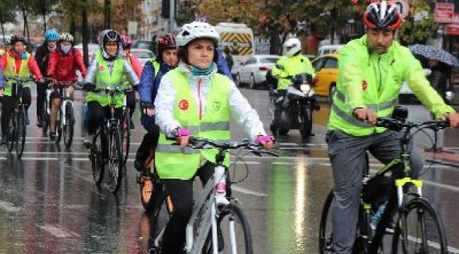 ‘Barikatsız dünya’ için pedal çevirdiler