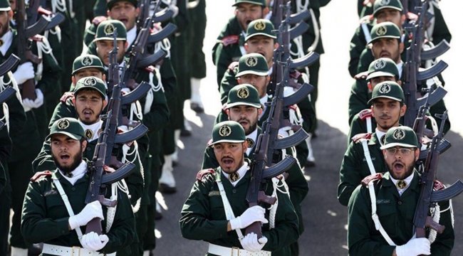 Basra Körfezi'nde bir gemiye el koydular