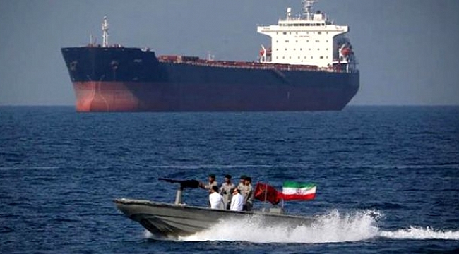 İran, Basra Körfezi'nde bir gemiye el koydu.