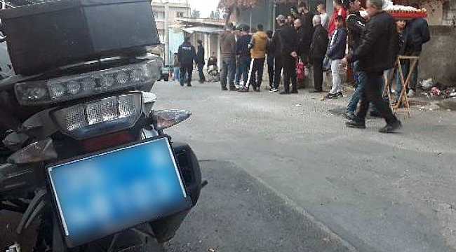 İzmir'de kahvehanede cinayet: 1 ölü, 2 yaralı.