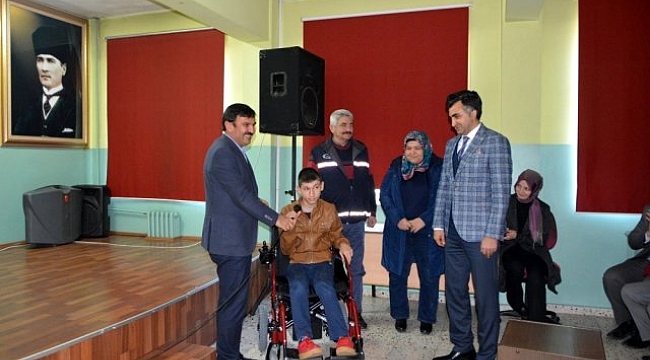 Öğrencilerden örnek davranış.