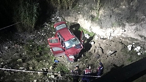 Otomobiliyle köprüden uçan muhtar hayatını kaybetti.