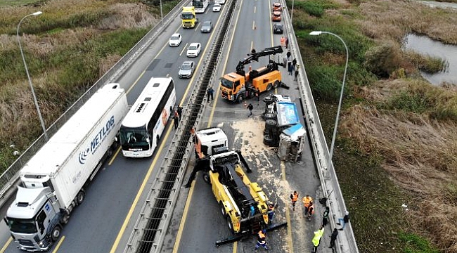 Son dakika: TIR devrildi! TEM'in Edirne istikameti trafiğe kapandı