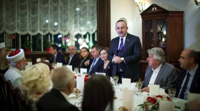 Bakan Çavuşoğlu, Sofya'da soydaş ve vatandaş temsilcileriyle bir araya geldi