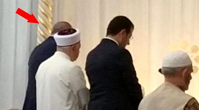 Ekrem İmamoğlu, Cumhurbaşkanı Erdoğan ile cuma namazı çıkışında ne konuştuğunu anlattı.