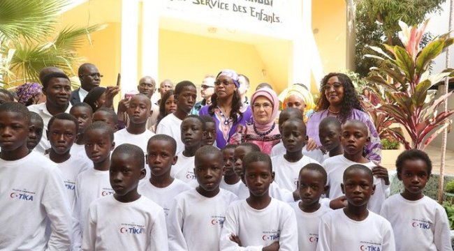 Emine Erdoğan Senegal’de rehabilitasyon merkezinin açılışını yaptı