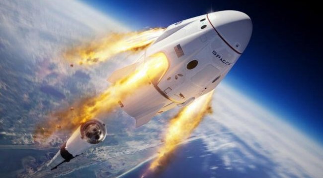 Falcon 9 infilak ettirildi, astronot kapsülü okyanusa indi