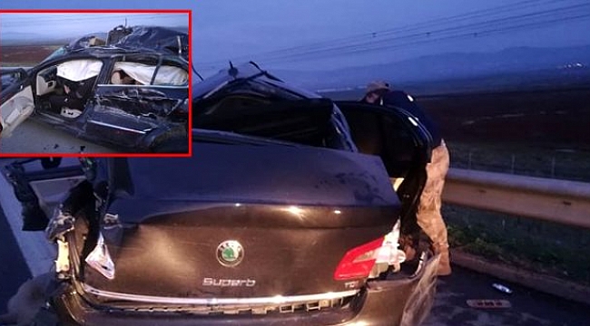 Gaziantep'te TIR ile otomobil çarpıştı: 2 ölü, 3 yaralı.