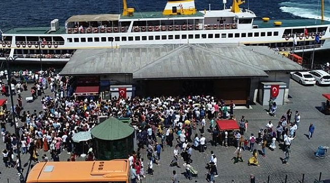 İstanbul'da vapurlar 24 saat hizmet vermeye başlayacak.
