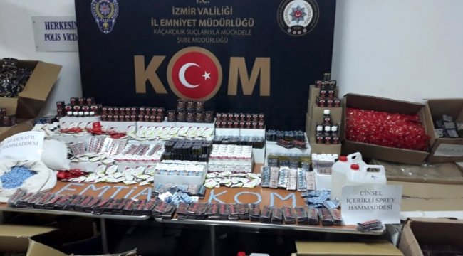 İzmir&#039;de son yılların en büyük cinsel içerikli kaçak ürün operasyonu gerçekleştirildi