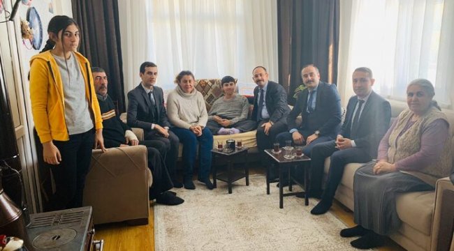 MF hastası Deniz, evde karne heyecanı yaşadı