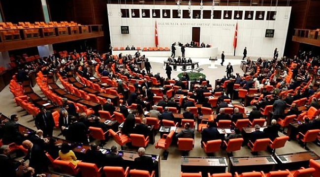 Son Dakika: Saadet Partisi, oylama öncesi kararını değiştirdi ve tezkereye "hayır" oyu vereceklerini açıkladı.