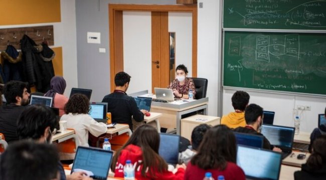 Teknoloji eğitiminde ‘maskeli’ oturum