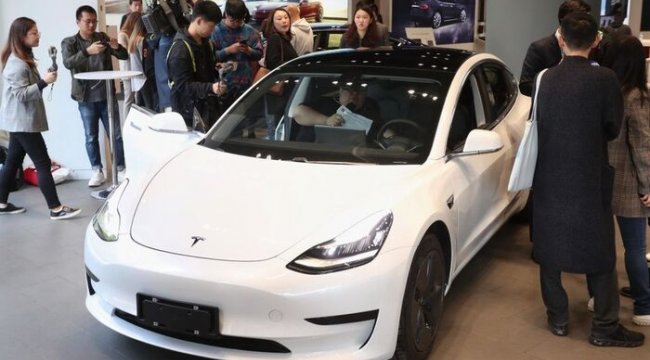 Tesla, Çin&#039;de ürettiği ilk otomobilleri teslim etti