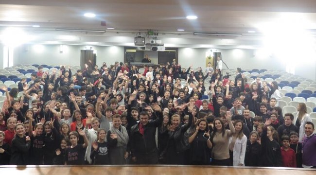 Ünlü ressam Ahmet Güneştekin öğrencilerle buluştu