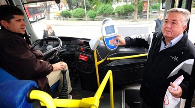65 yaş üstünün toplu taşımadan ücretsiz yararlanmasının devam etmesi için iki farklı formül düşünülüyor.