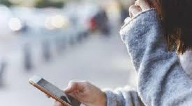 Akıllı telefonlardan kaynaklanan göz yorgunluğuna dikkat