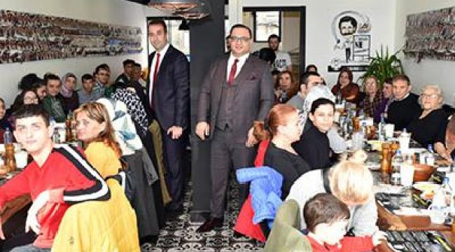 Beşiktaşlı engelli bireyler öğle yemeğinde bir araya geldi