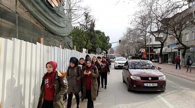 Bitmeyen restorasyon öğrencilerin hayatını tehdit ediyor.