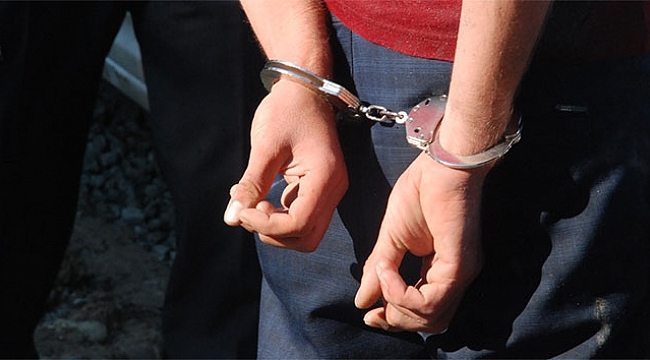 Ceyhan'da silah ve uyuşturucu operasyonu: 5 gözaltı.